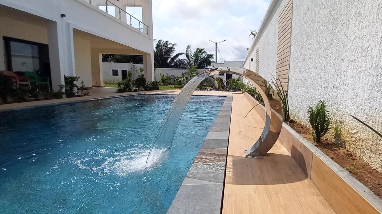 Villa Bolati, Avec Piscine, Jacuzzi, Jardin Et Vue Bonoua Exterior foto
